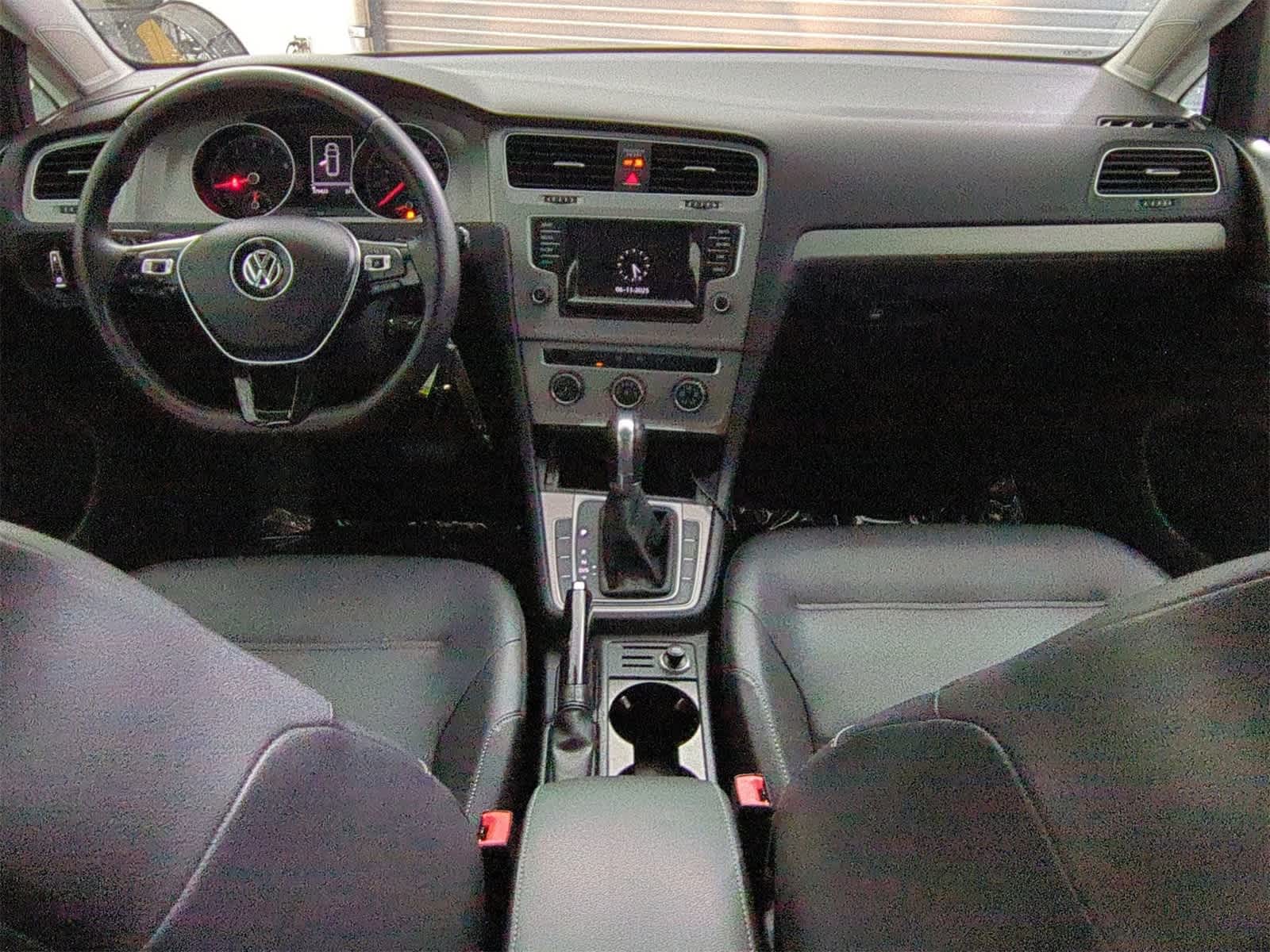 Thumbnail: 2015 Volkswagen e-Golf - 15