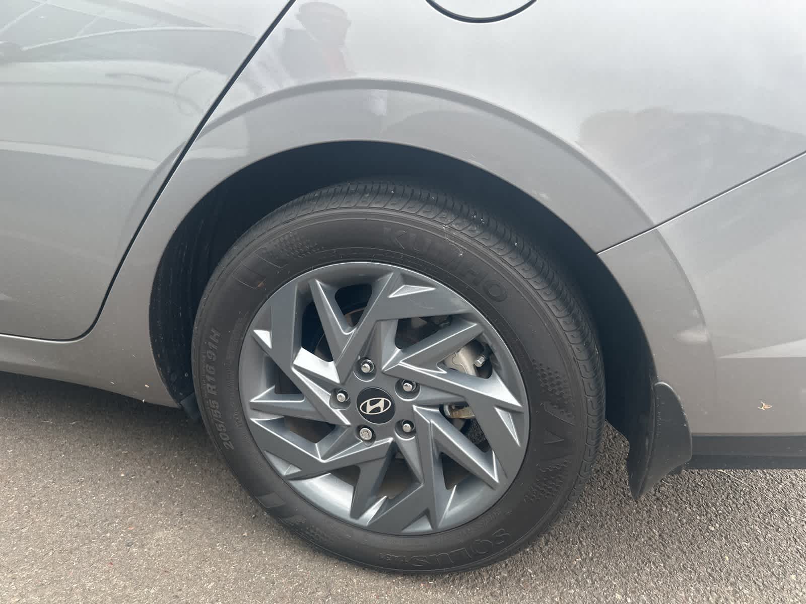 2024 Hyundai Elantra SEL photo 3