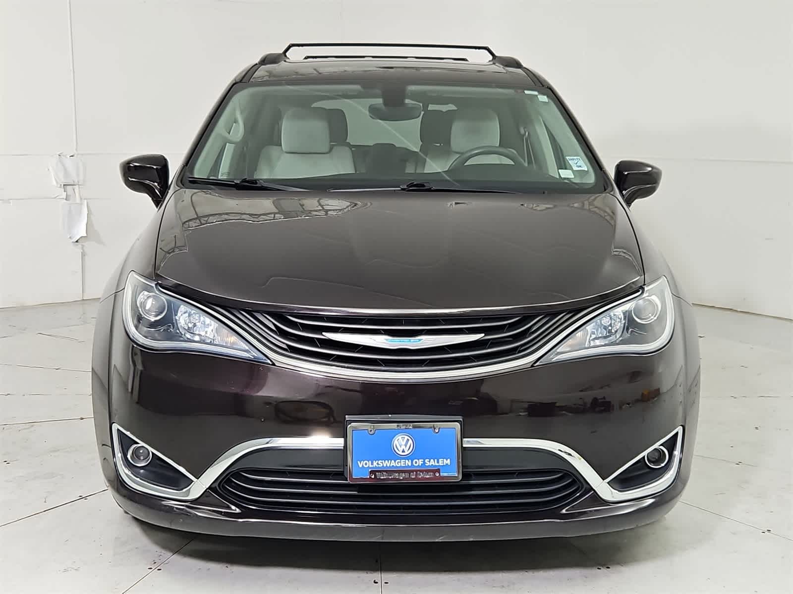 Thumbnail: 2018 Chrysler Pacifica - 9