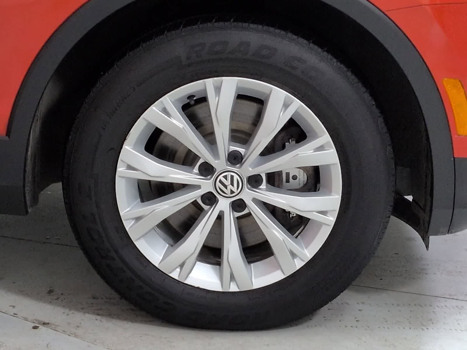 Thumbnail: 2018 Volkswagen Tiguan - 12