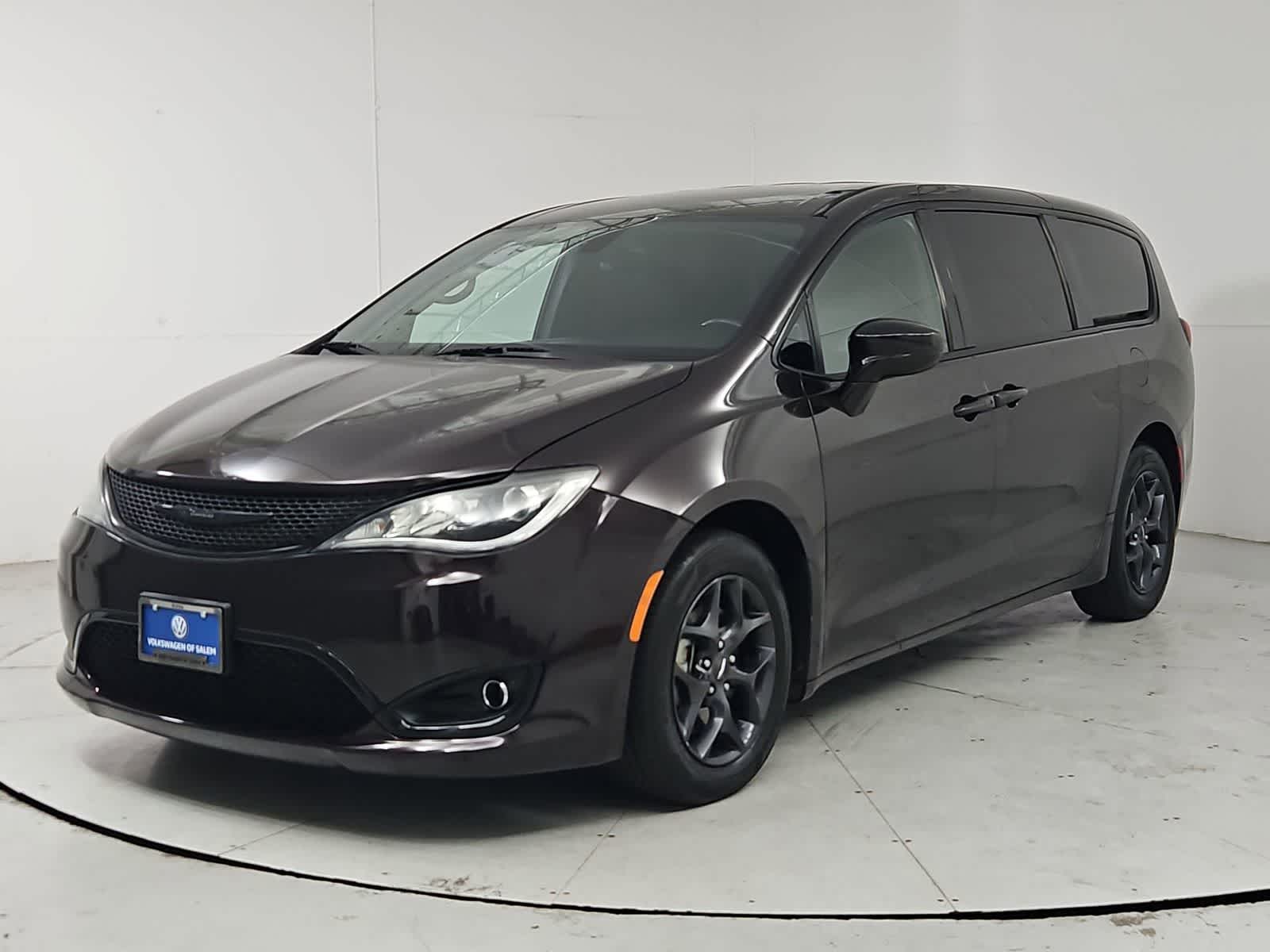 Thumbnail: 2018 Chrysler Pacifica - 1