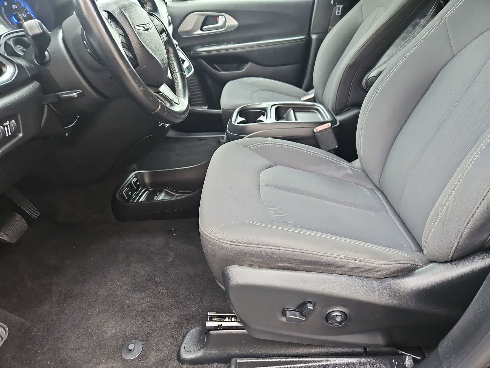 Thumbnail: 2018 Chrysler Pacifica - 16