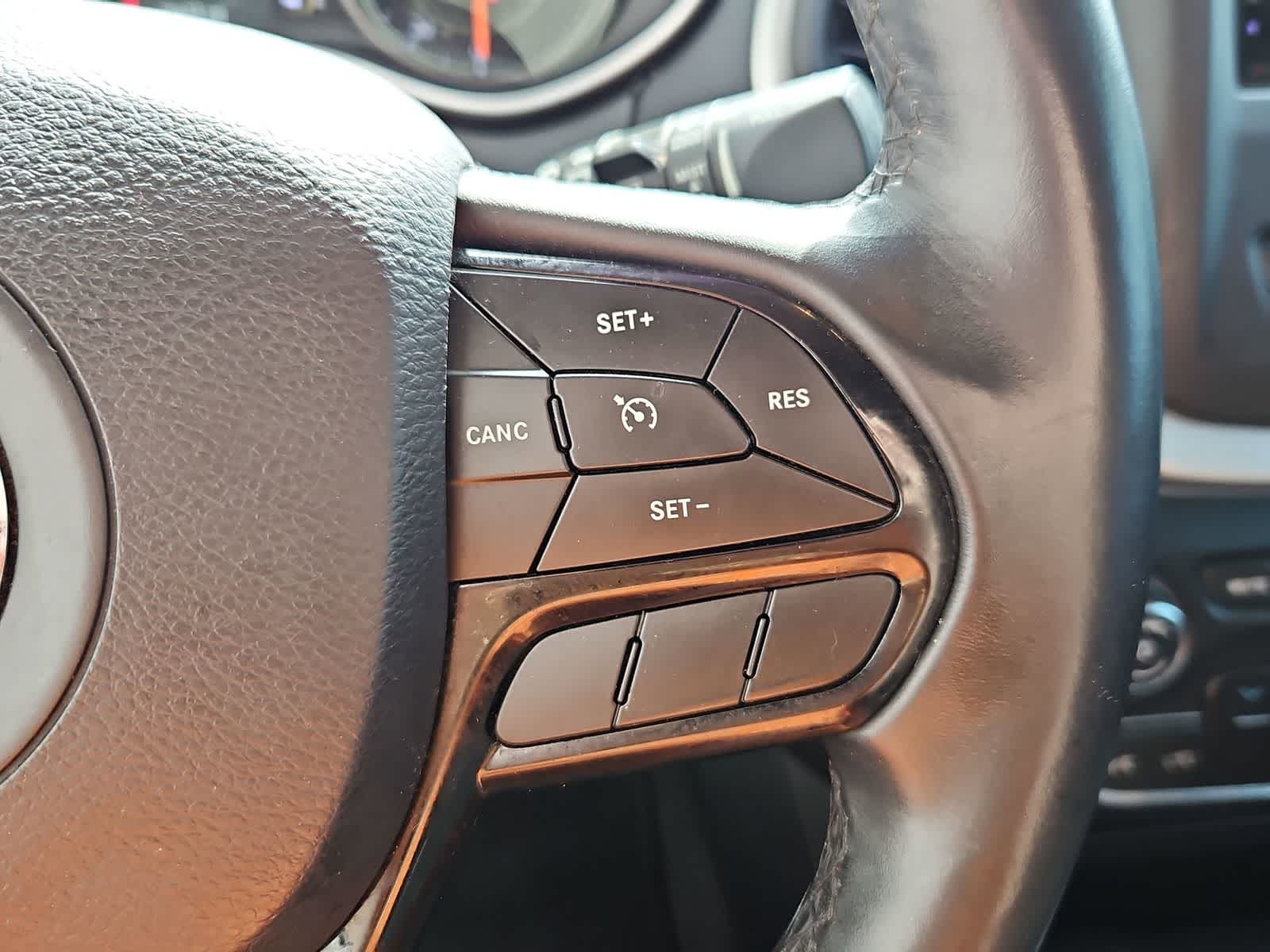 Thumbnail: 2019 Jeep Cherokee - 24