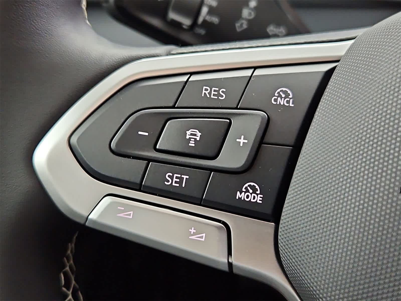 Thumbnail: 2025 Volkswagen Tiguan - 23