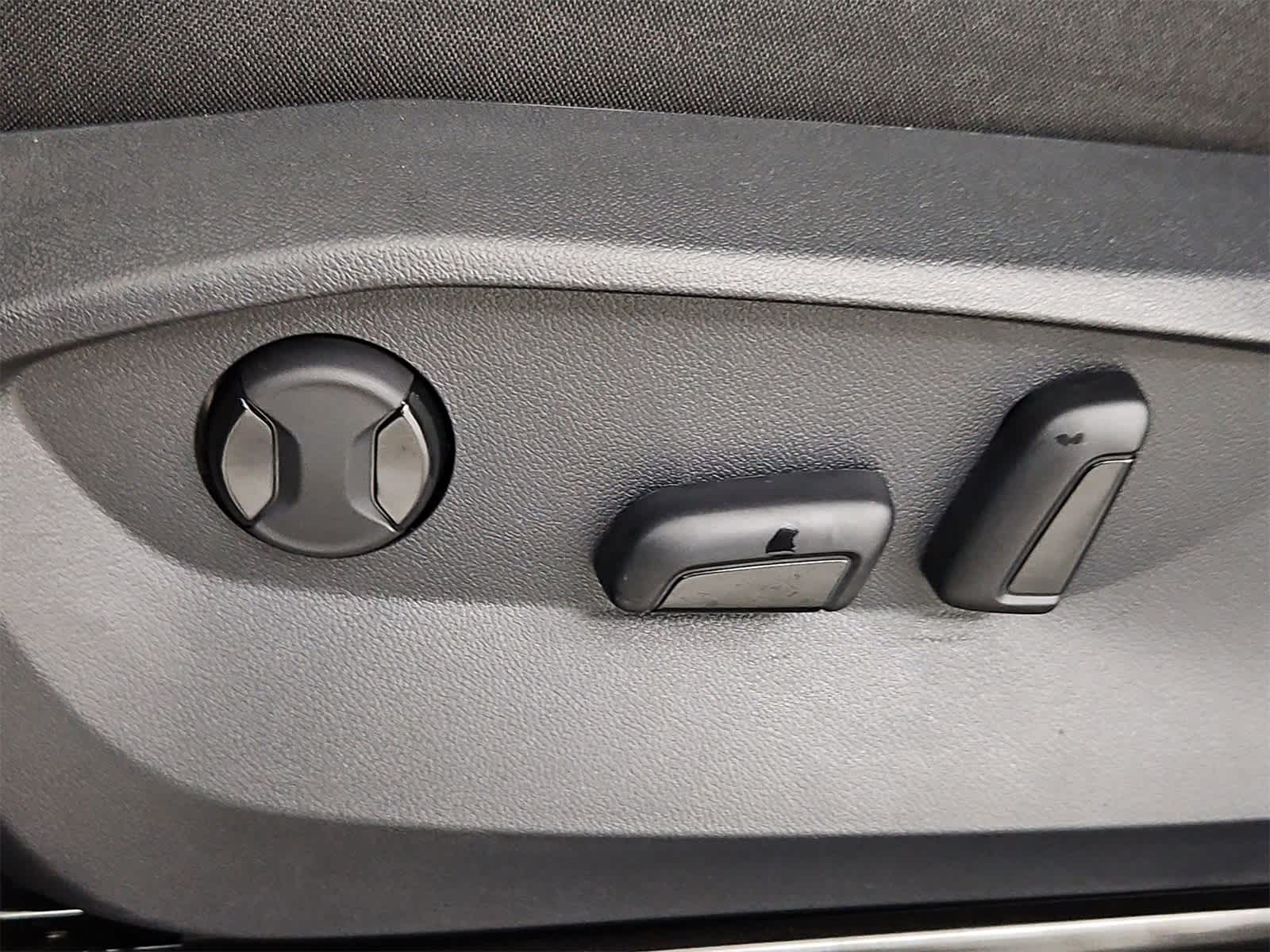 Thumbnail: 2024 Volkswagen Tiguan - 16