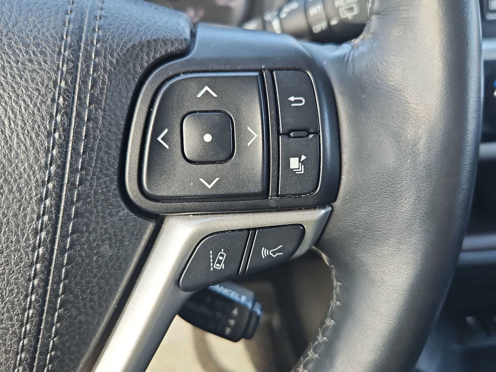 Thumbnail: 2019 Toyota Highlander - 25