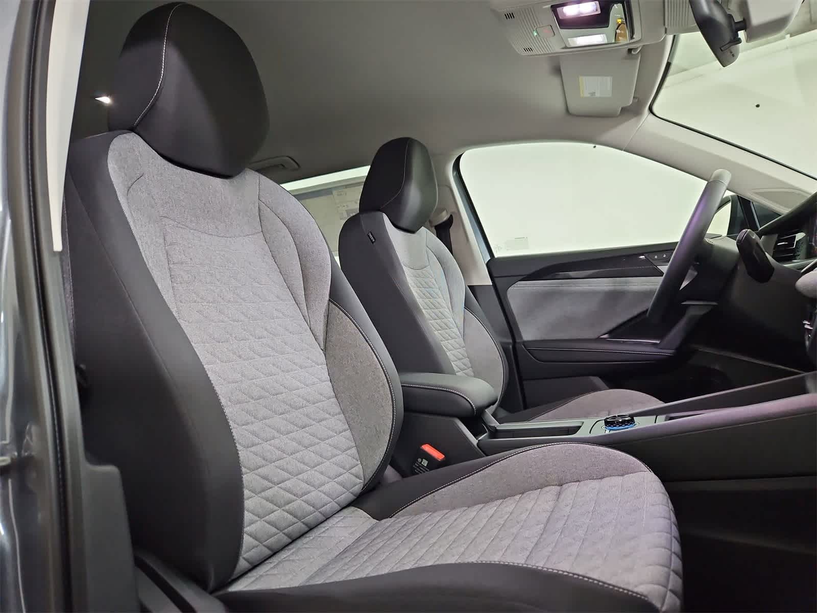 Thumbnail: 2025 Volkswagen Tiguan - 21