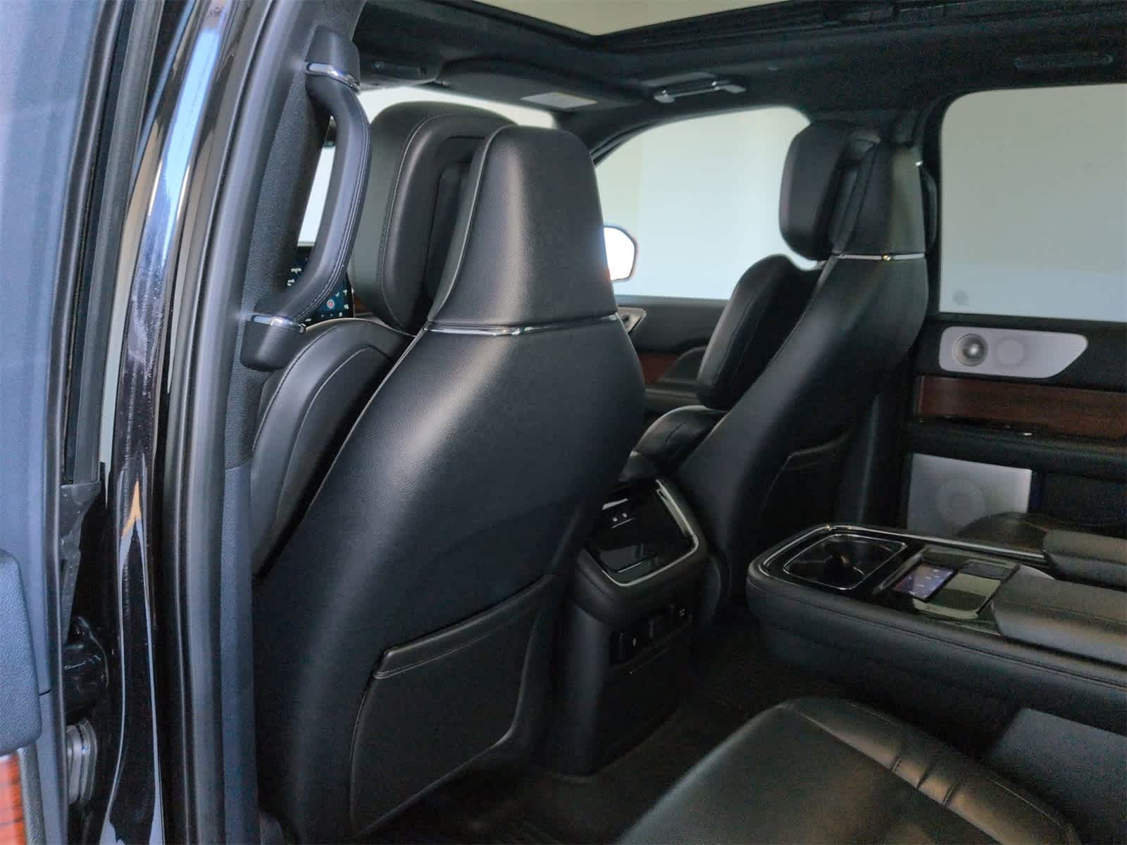 Thumbnail: 2023 Lincoln Navigator - 17