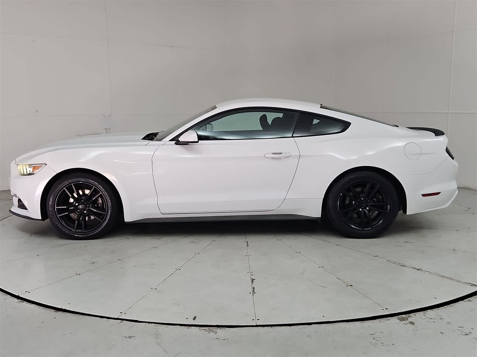 2017 Ford Mustang  3