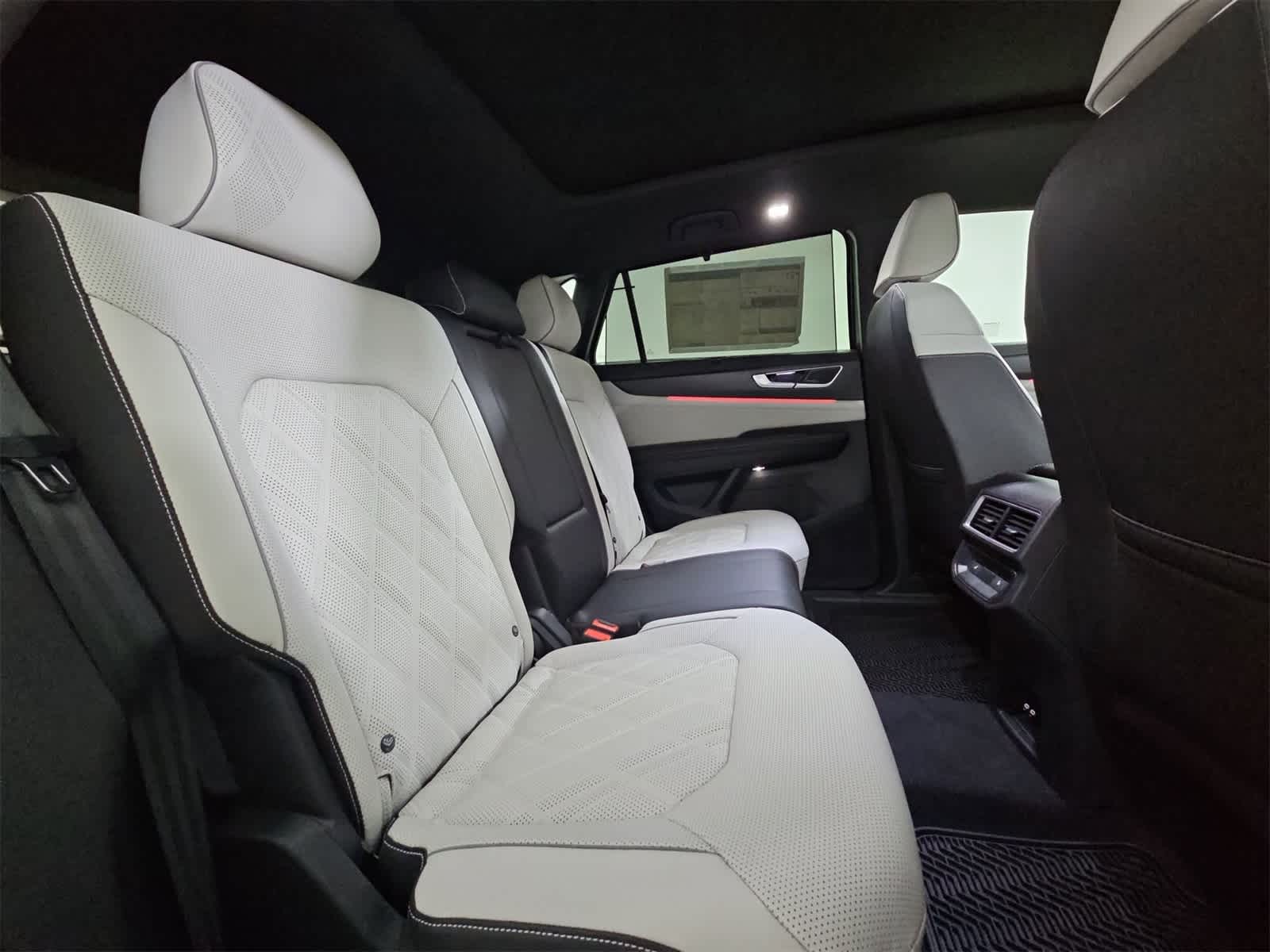 Thumbnail: 2025 Volkswagen Atlas - 21