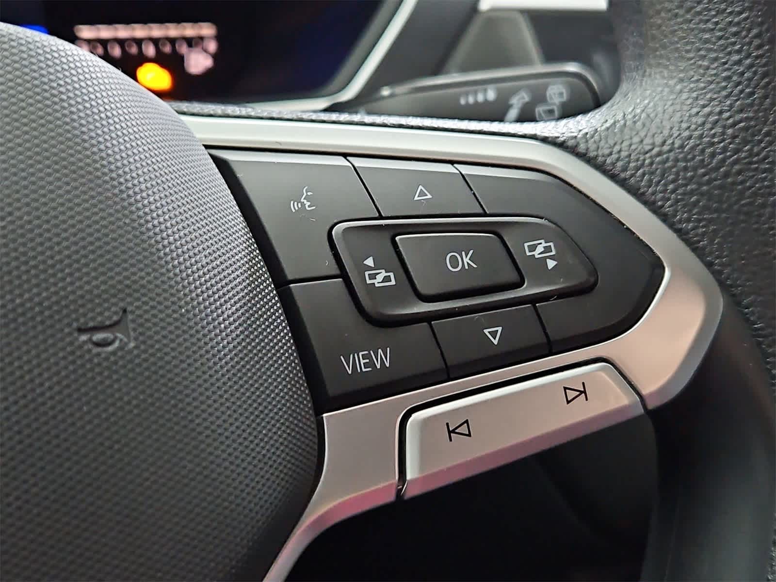 Thumbnail: 2022 Volkswagen Tiguan - 24