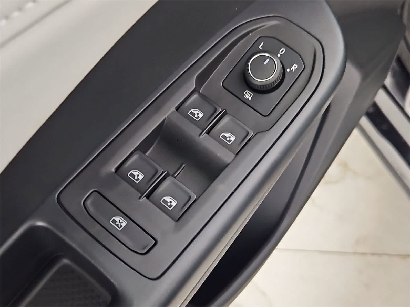 Thumbnail: 2025 Volkswagen Taos - 17