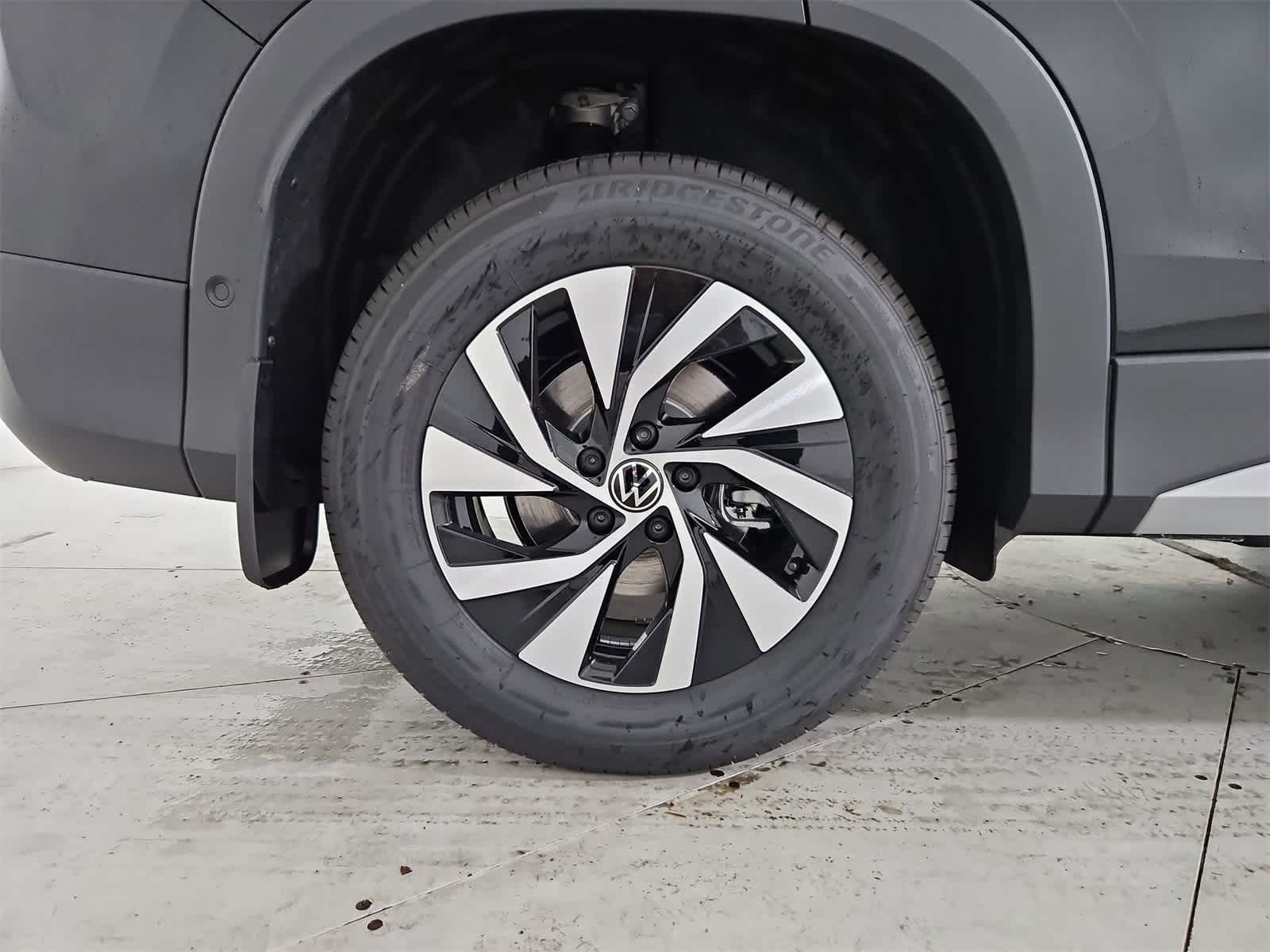 Thumbnail: 2025 Volkswagen Tiguan - 13