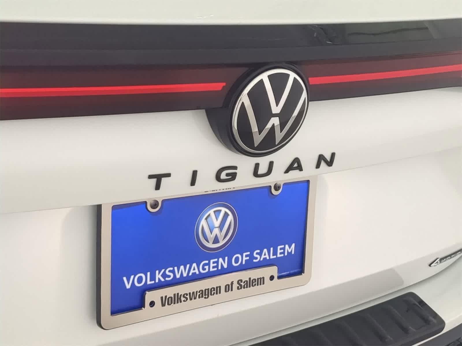 Thumbnail: 2025 Volkswagen Tiguan - 12