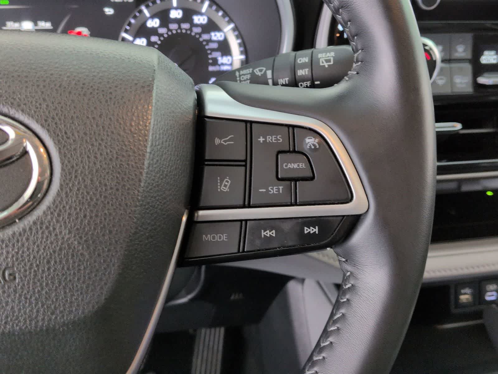 Thumbnail: 2023 Toyota Highlander - 24