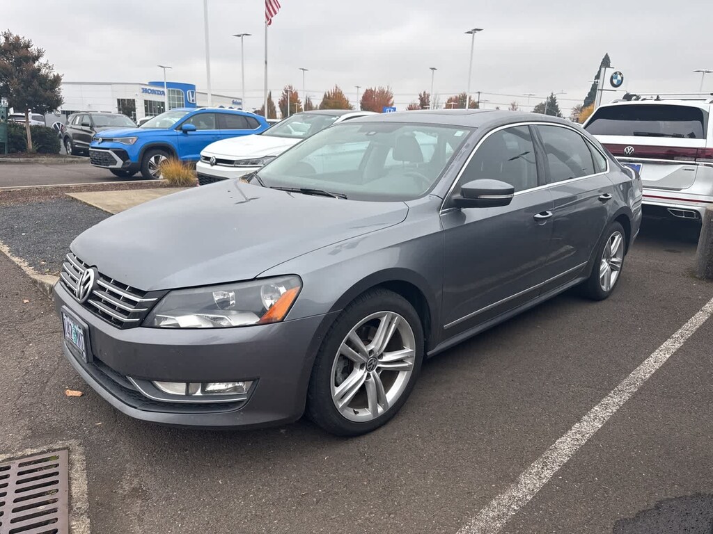 Used 2014 Volkswagen Passat 2.0L TDI SE Sedan