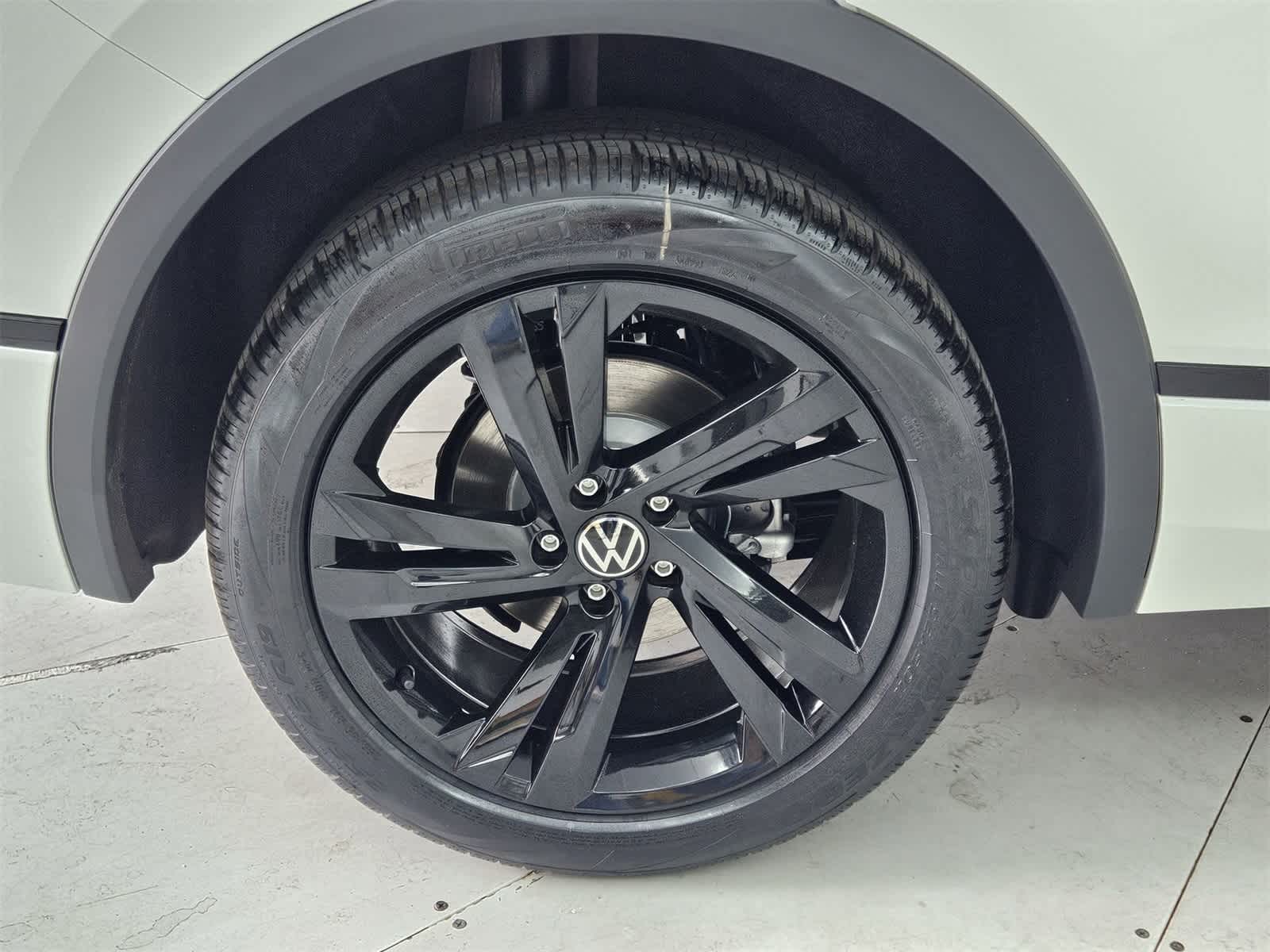 Thumbnail: 2024 Volkswagen Tiguan - 11