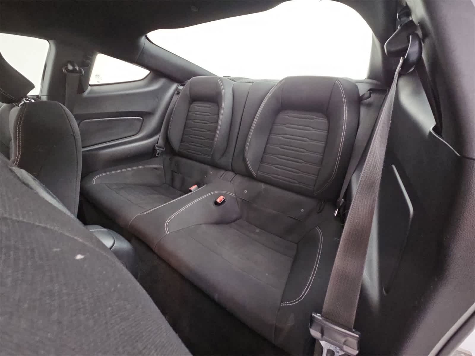 2017 Ford Mustang  16