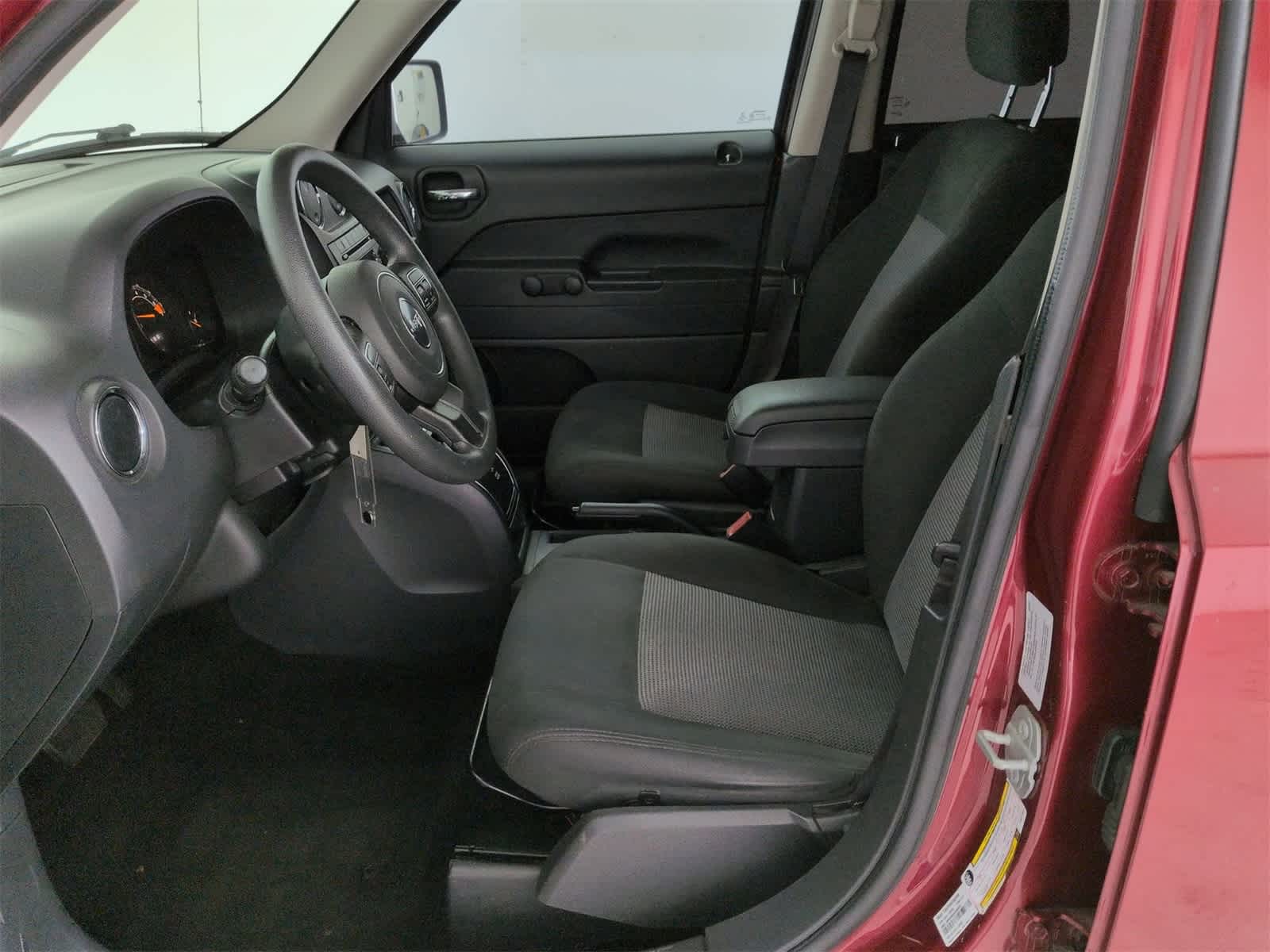 Thumbnail: 2016 Jeep Patriot - 14