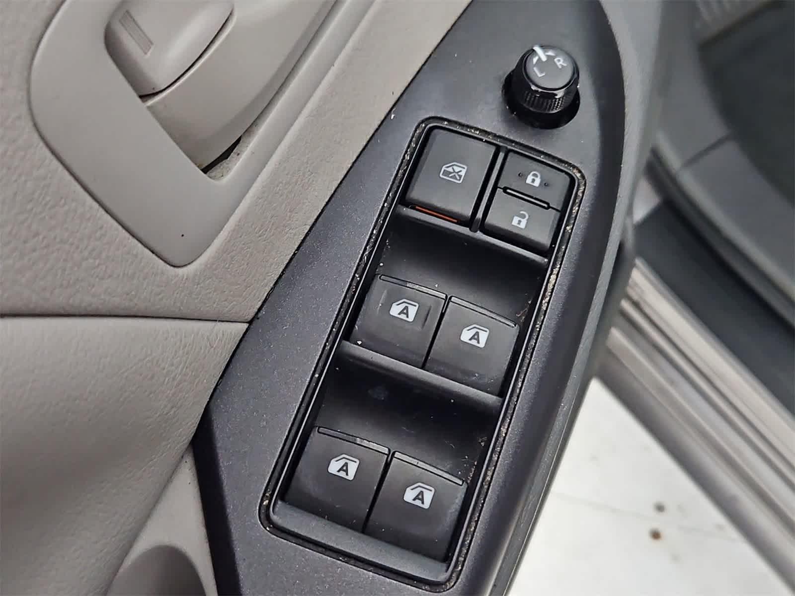 Thumbnail: 2016 Toyota Sienna - 17