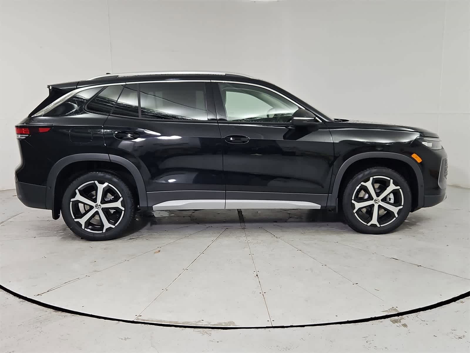 Thumbnail: 2025 Volkswagen Tiguan - 7