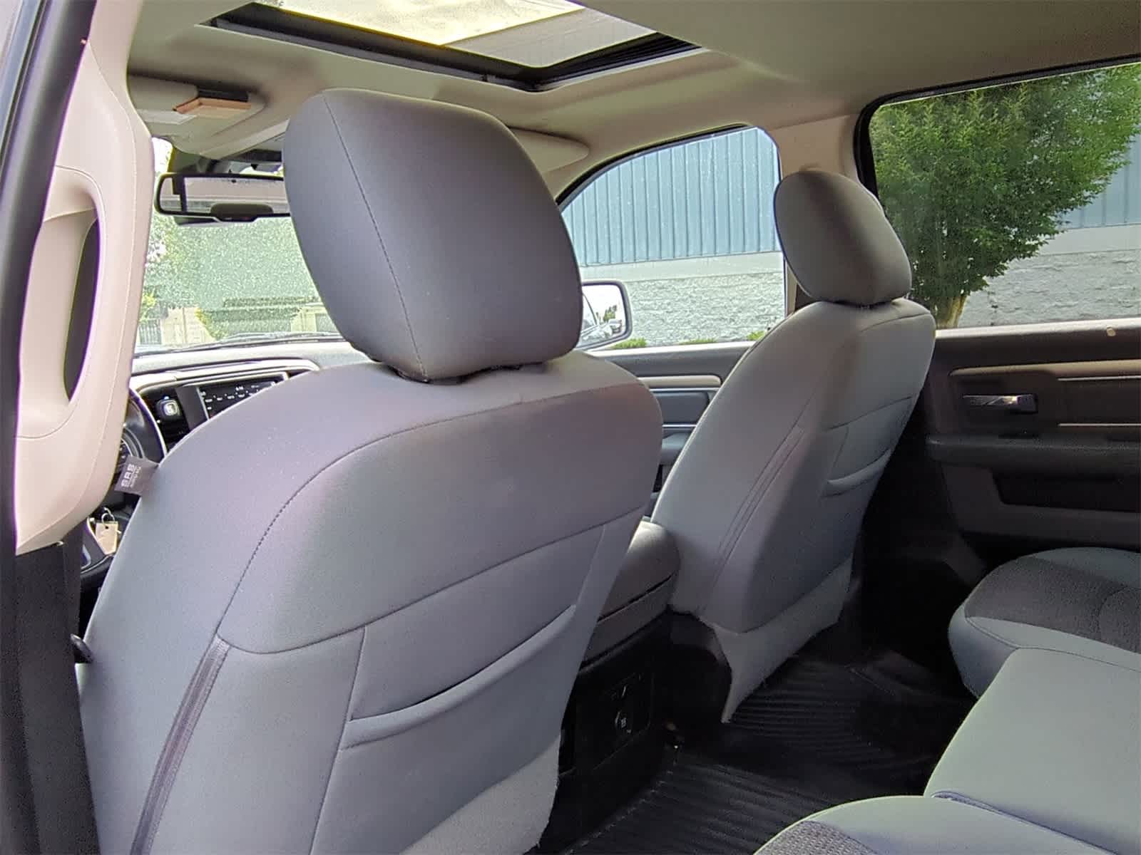 Thumbnail: 2020 RAM 1500 Classic - 17