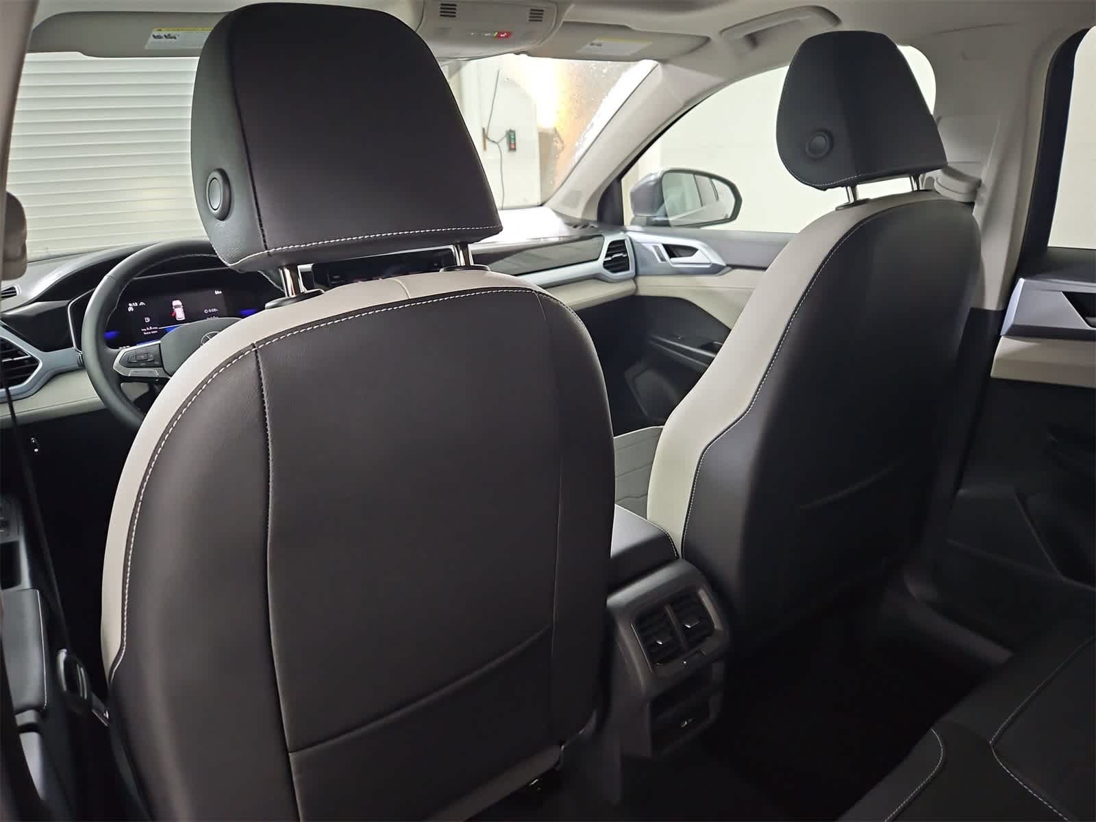 Thumbnail: 2025 Volkswagen Taos - 18