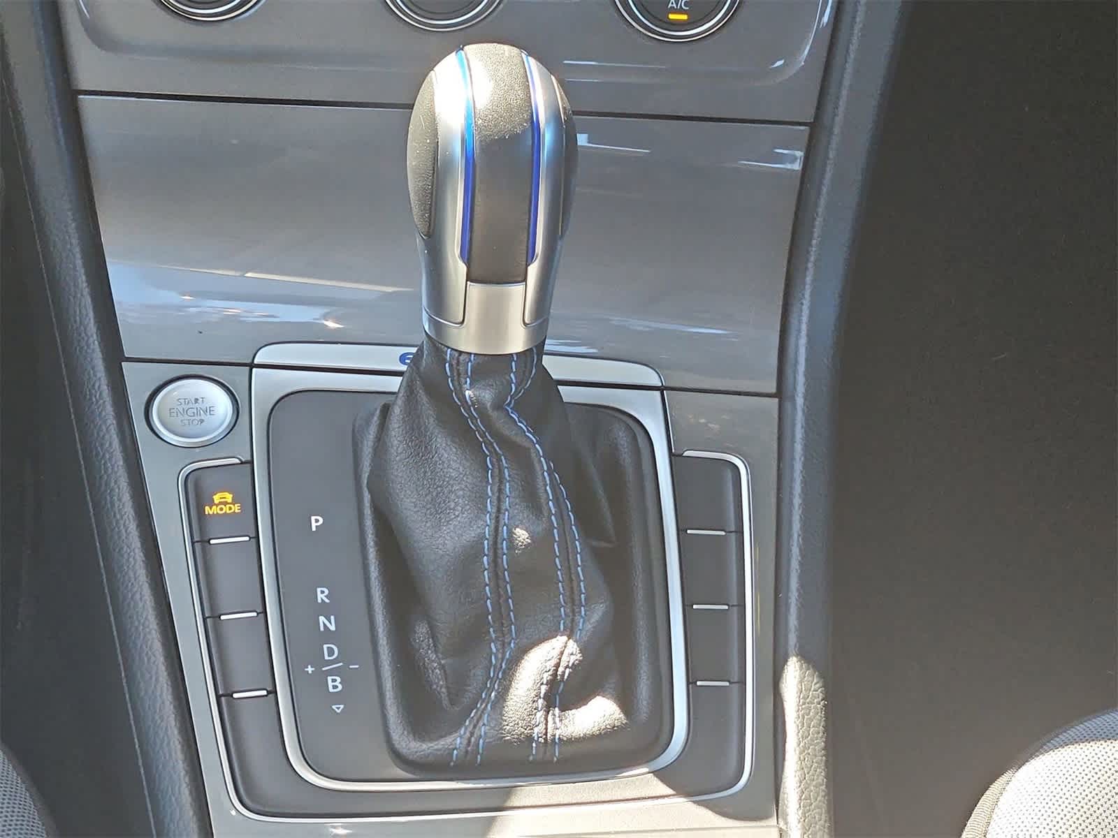 Thumbnail: 2016 Volkswagen e-Golf - 31