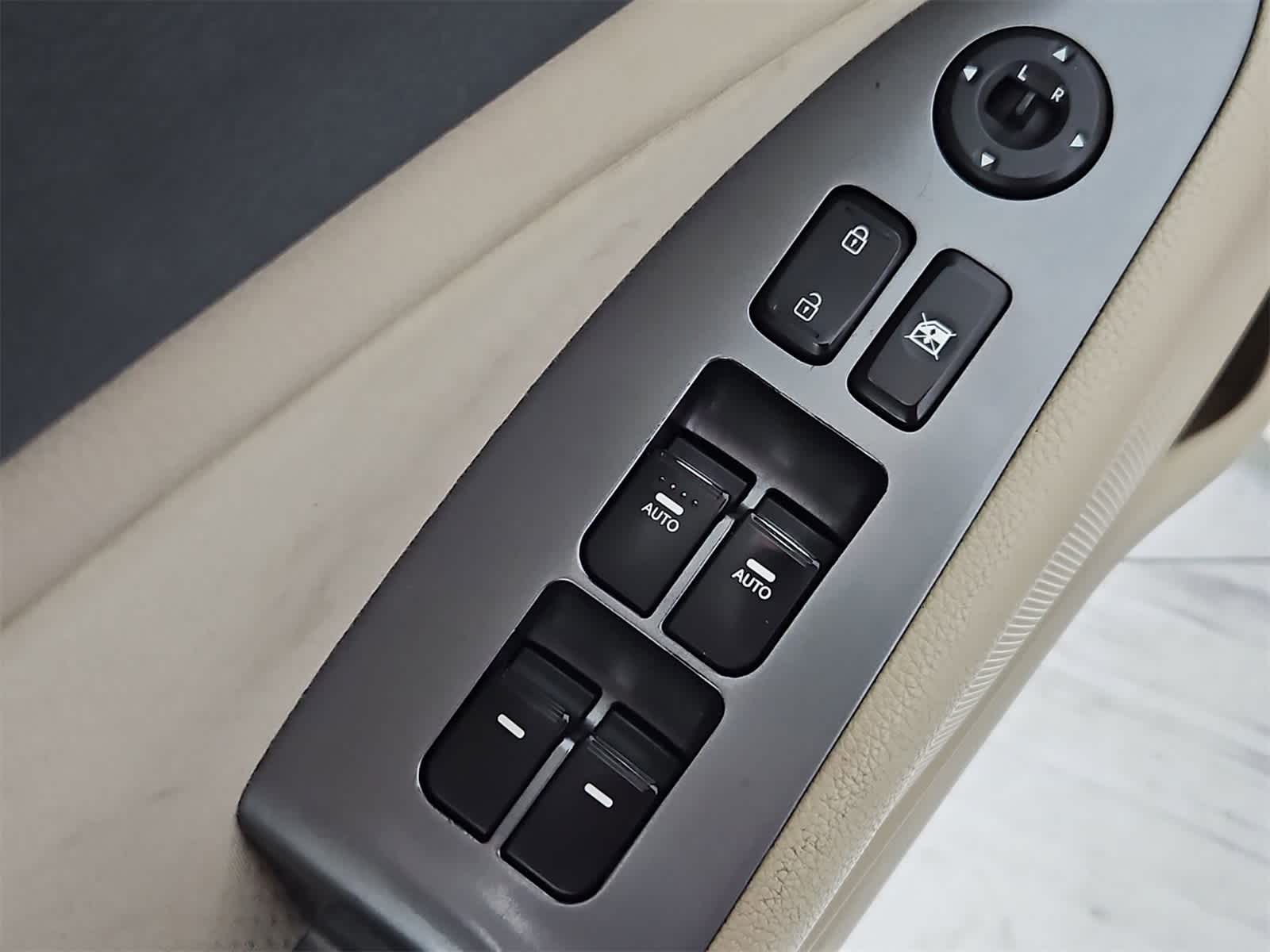 Thumbnail: 2013 Kia Optima - 17