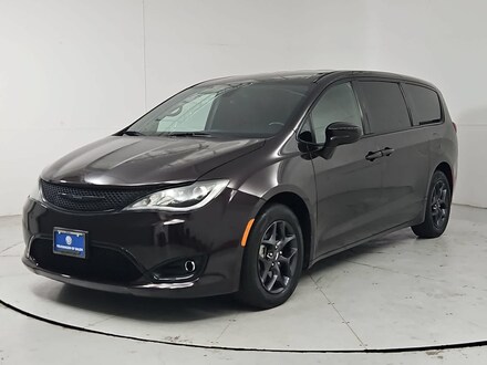 2018 Chrysler Pacifica Touring Plus Van