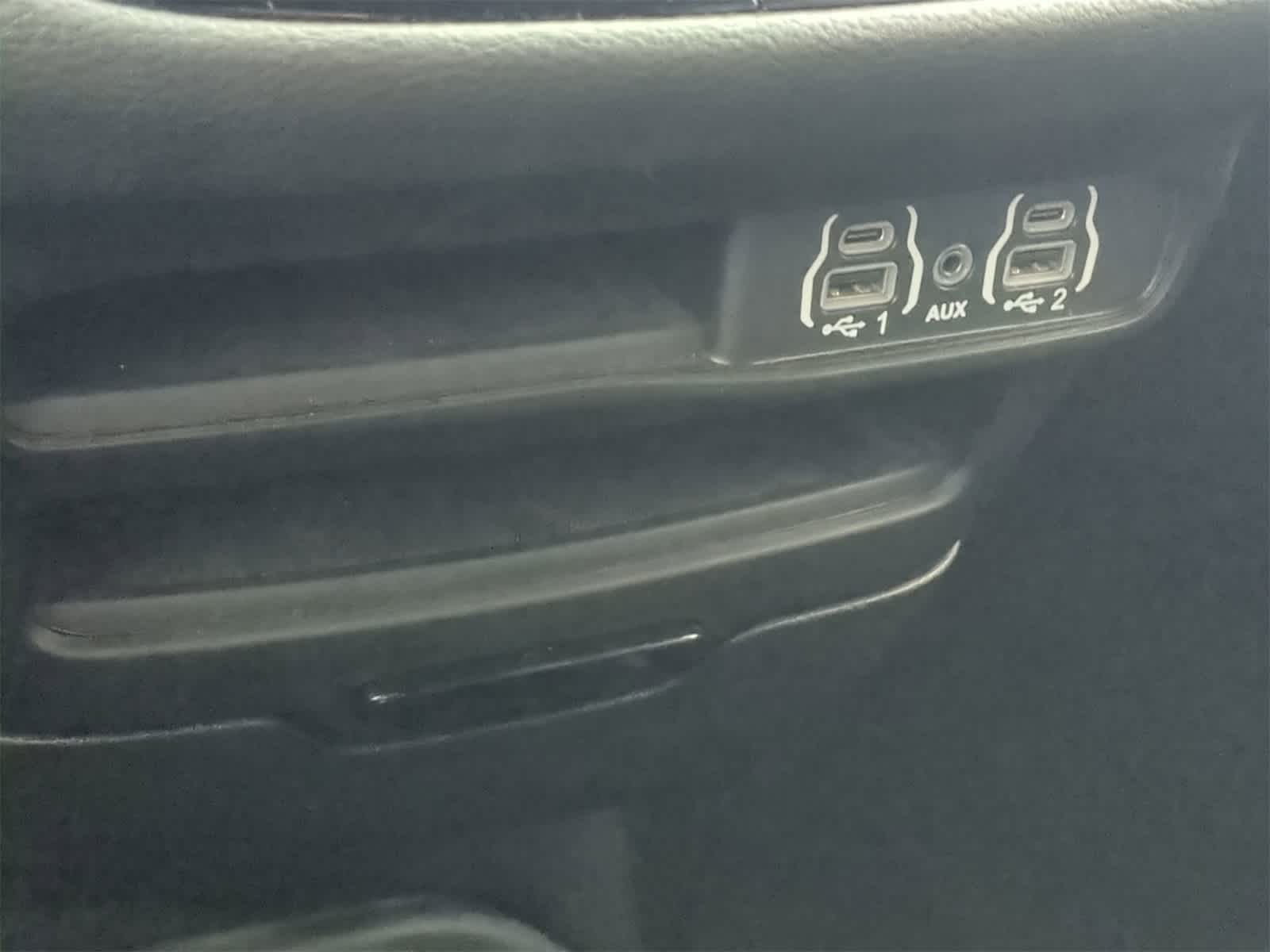 Thumbnail: 2023 Chrysler Pacifica - 28