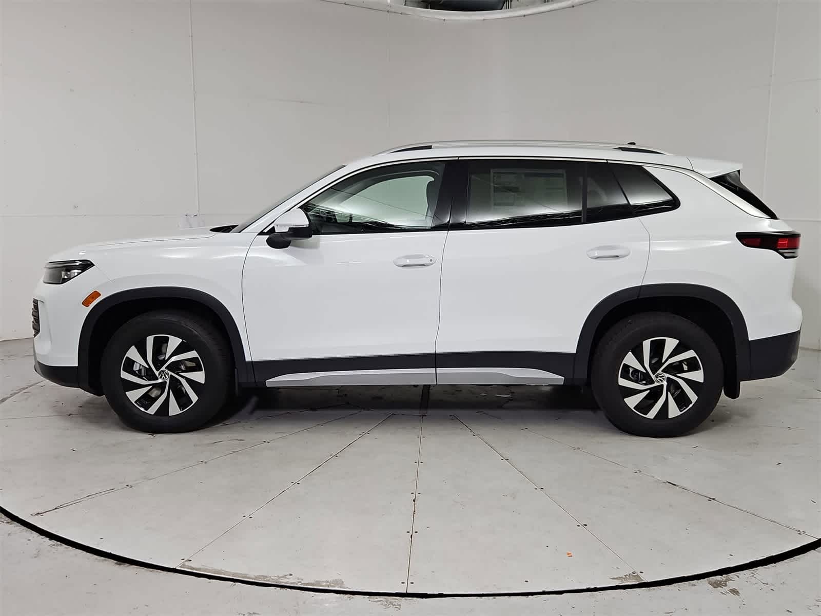 Thumbnail: 2026 Volkswagen Tiguan - 3