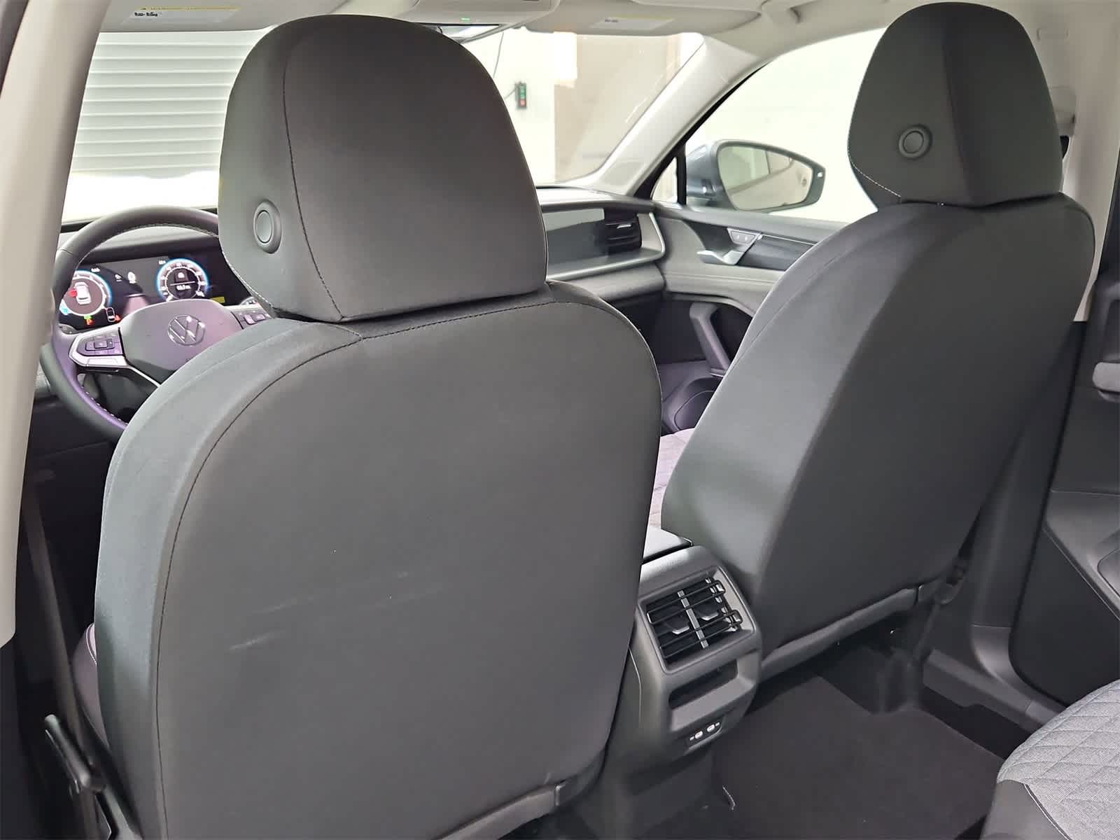 Thumbnail: 2025 Volkswagen Tiguan - 18