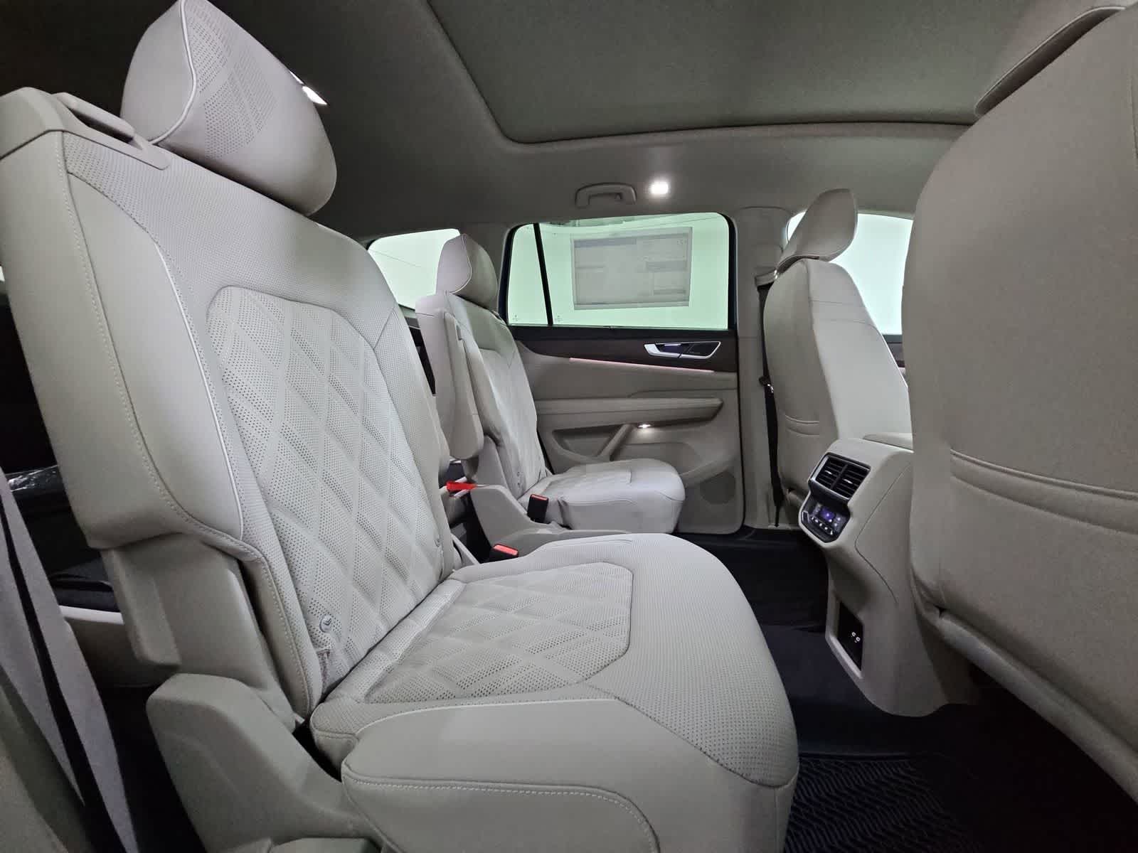 Thumbnail: 2026 Volkswagen Atlas - 21