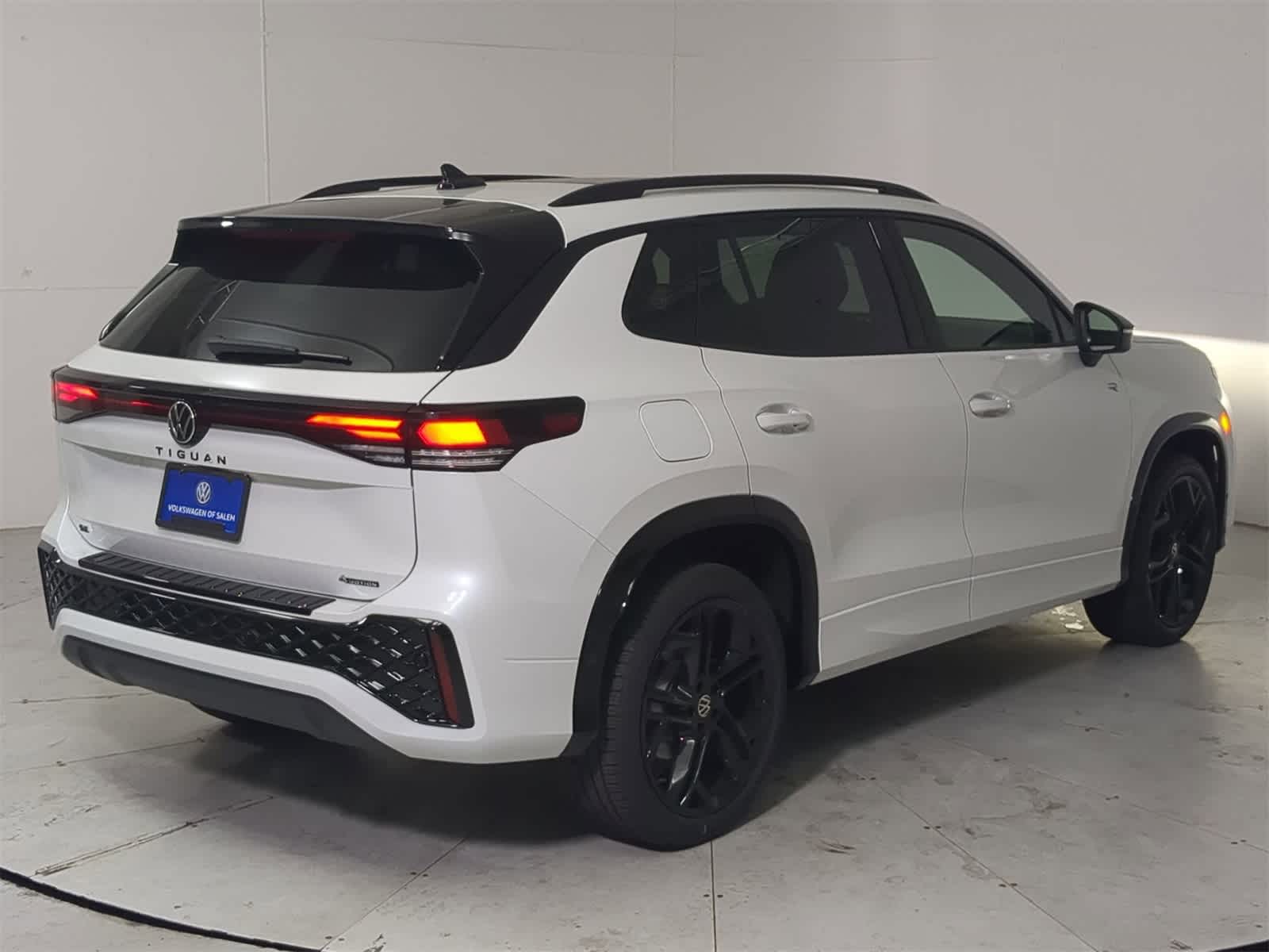 Thumbnail: 2025 Volkswagen Tiguan - 6