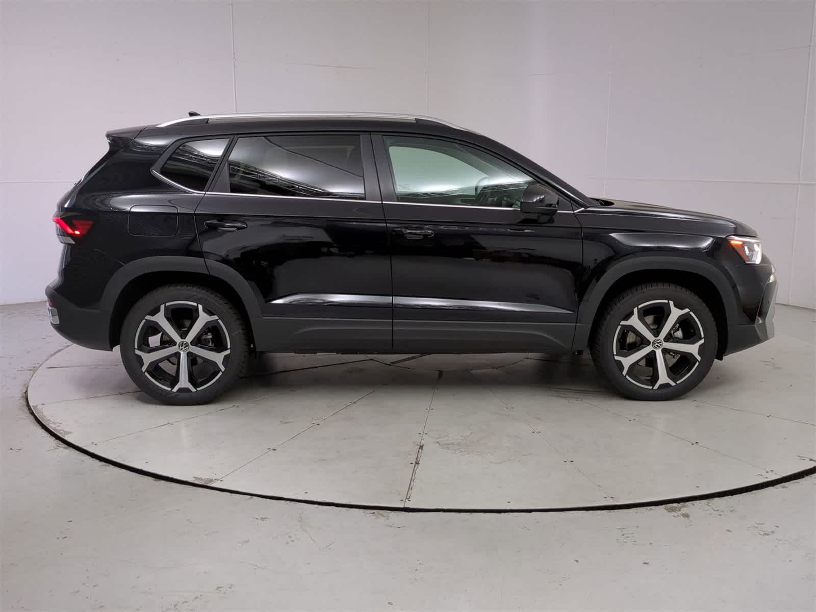 Thumbnail: 2025 Volkswagen Taos - 7