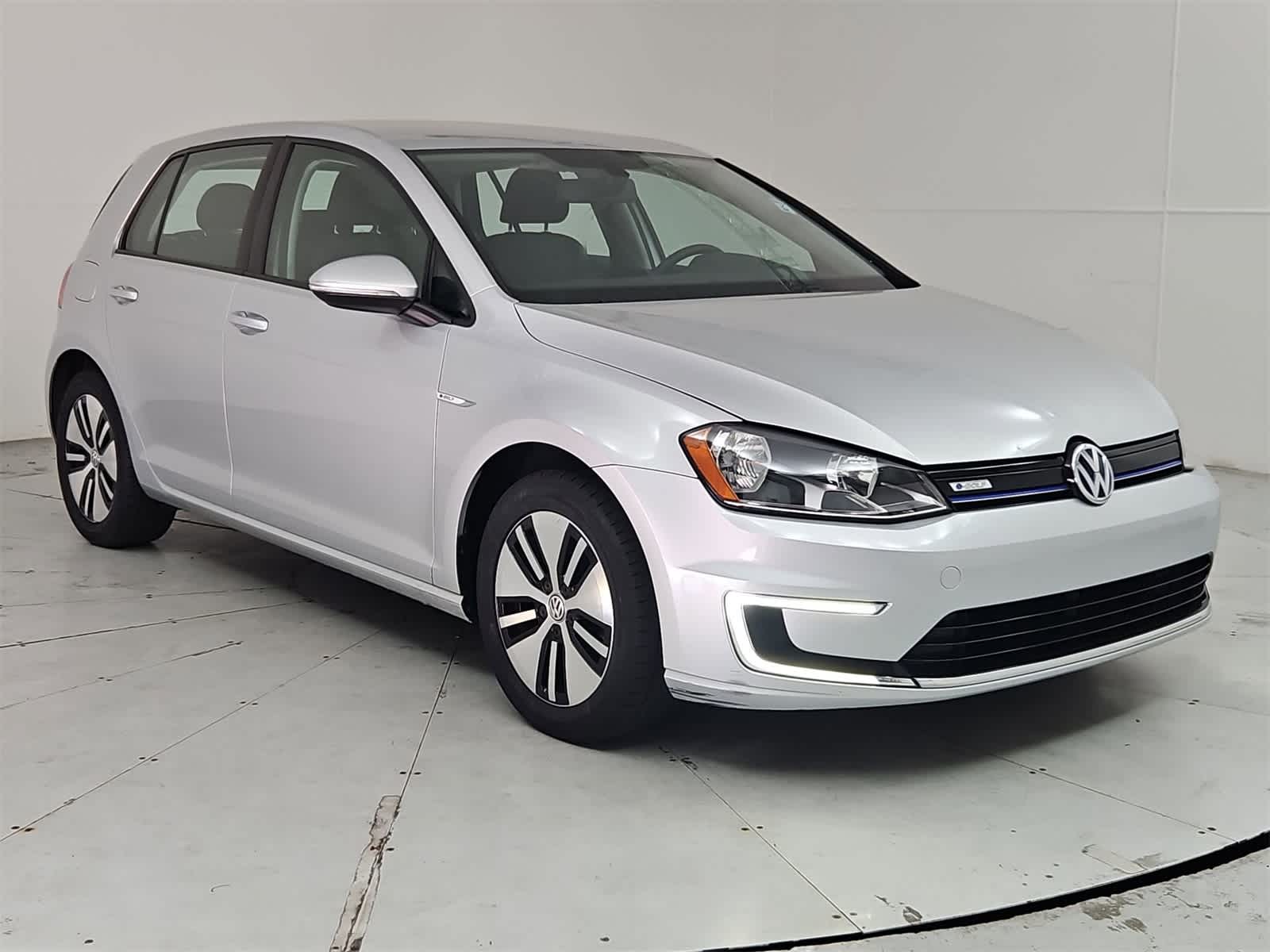 2016 Volkswagen e-Golf SE 8