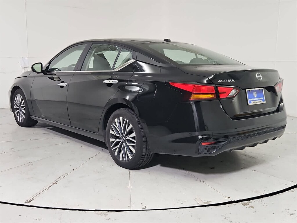 Used 2023 Nissan Altima 2.5 SV Sedan
