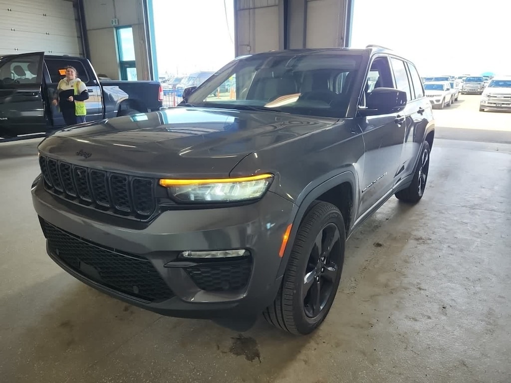 Used 2023 Jeep Grand Cherokee Limited SUV