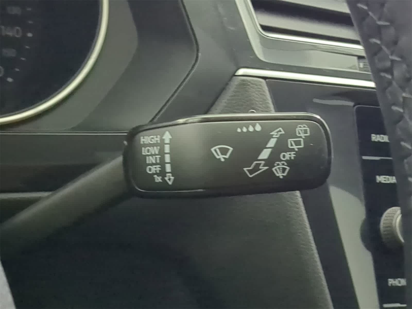 Thumbnail: 2020 Volkswagen Tiguan - 24