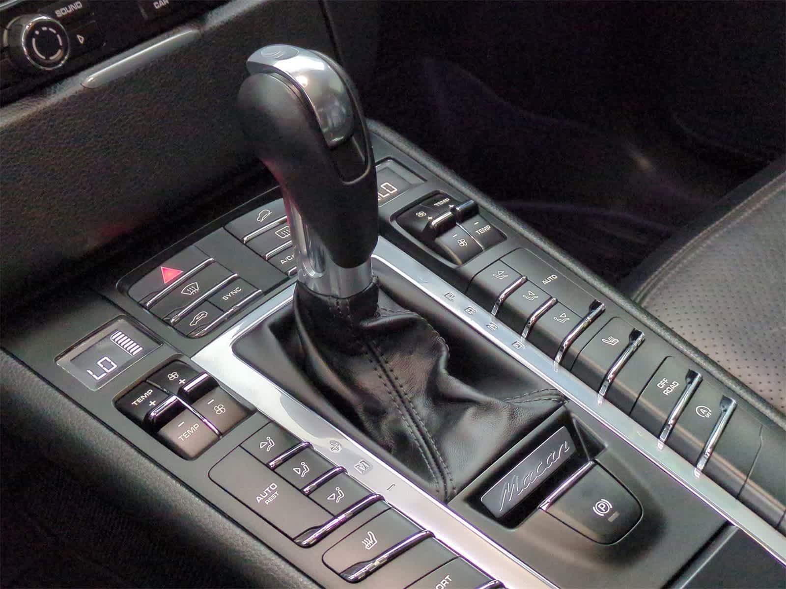 Thumbnail: 2015 Porsche Macan - 33