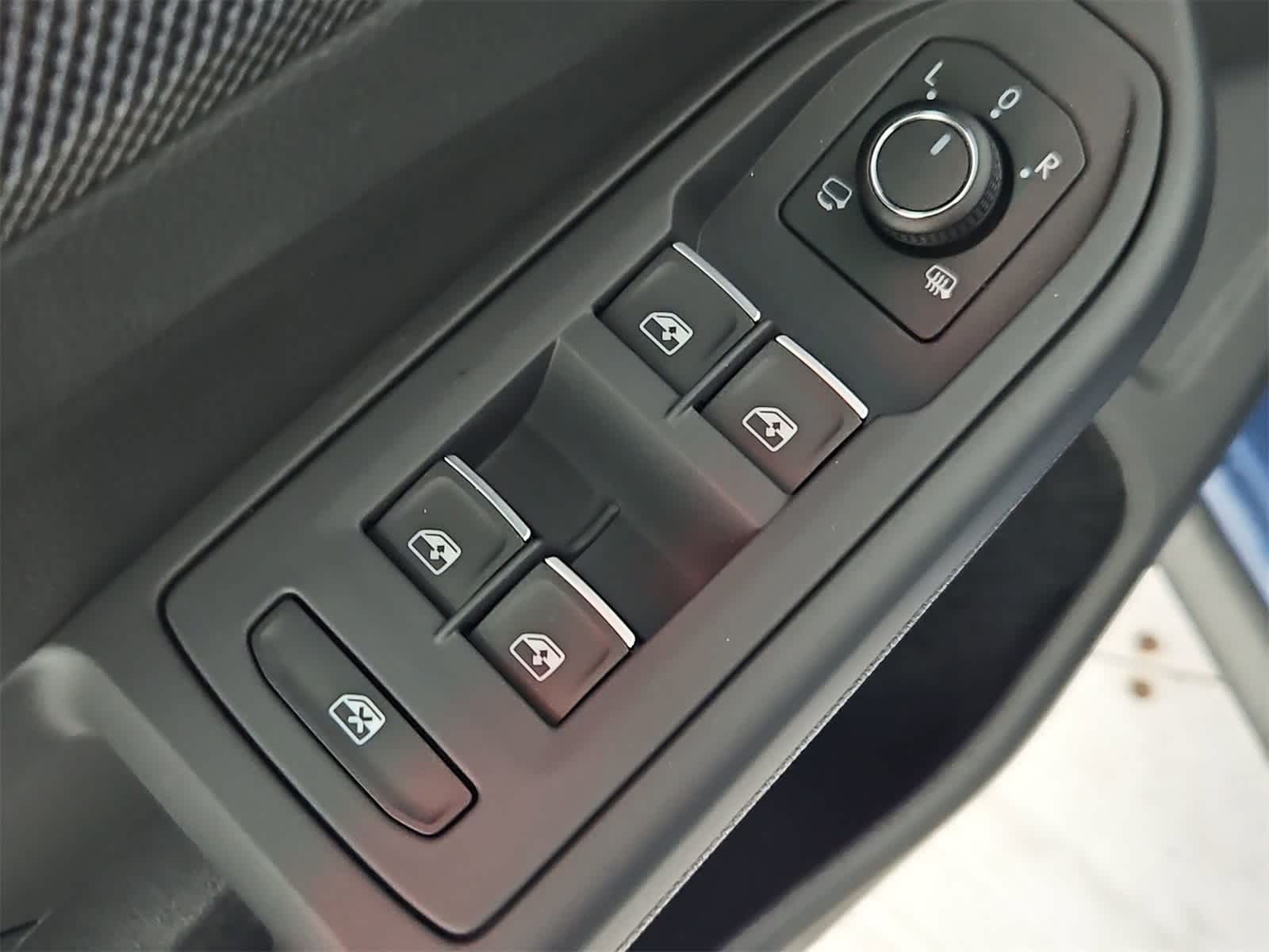 Thumbnail: 2025 Volkswagen Golf - 17