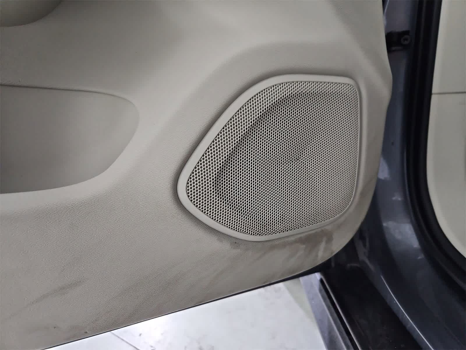 Thumbnail: 2021 Volvo S60 - 32