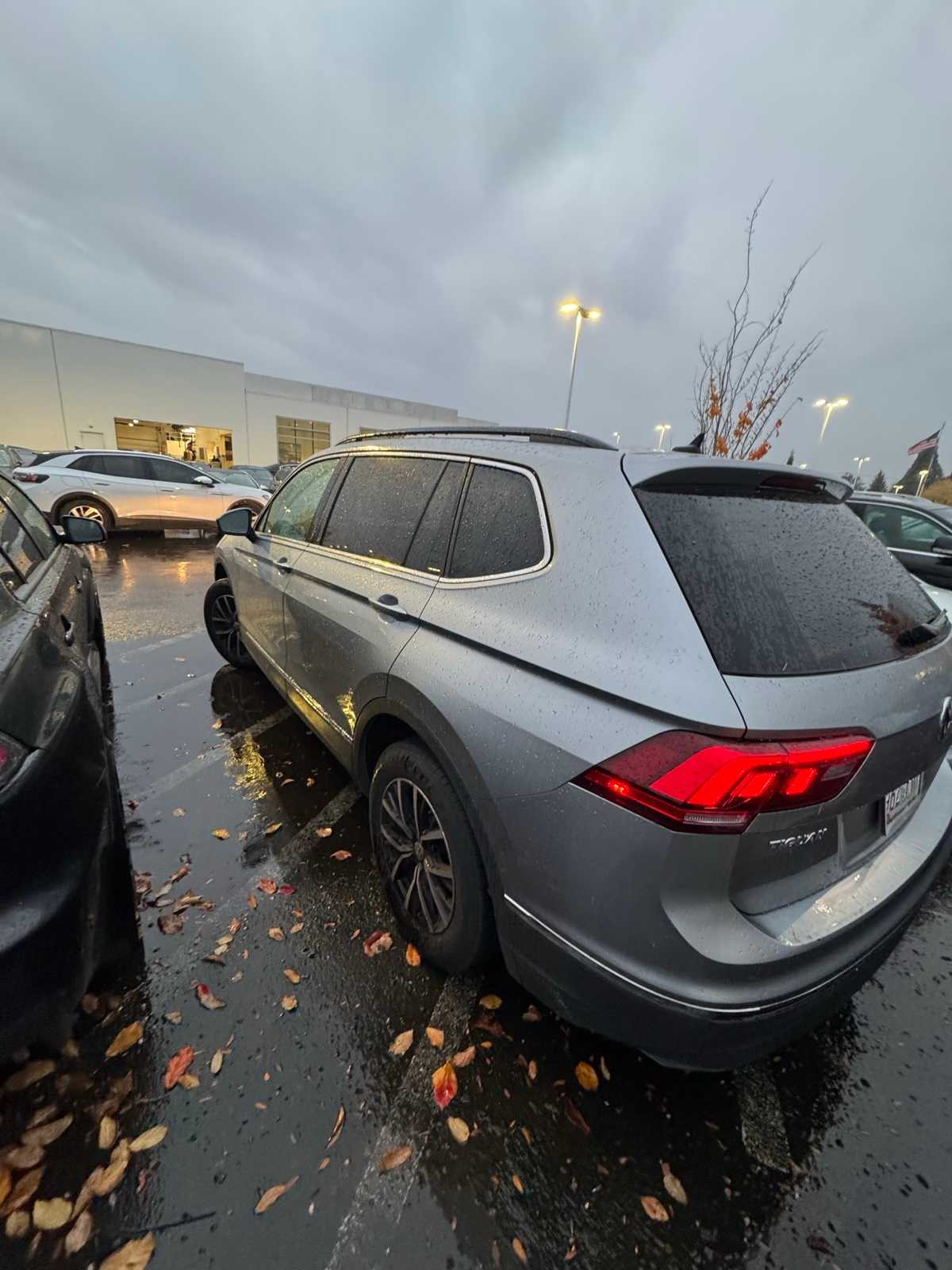 2021 Volkswagen Tiguan R-Line Black SEL photo 3