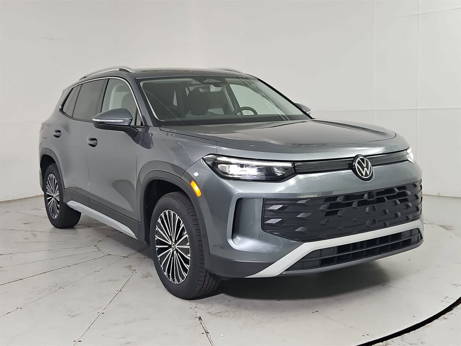 Thumbnail: 2025 Volkswagen Tiguan - 8