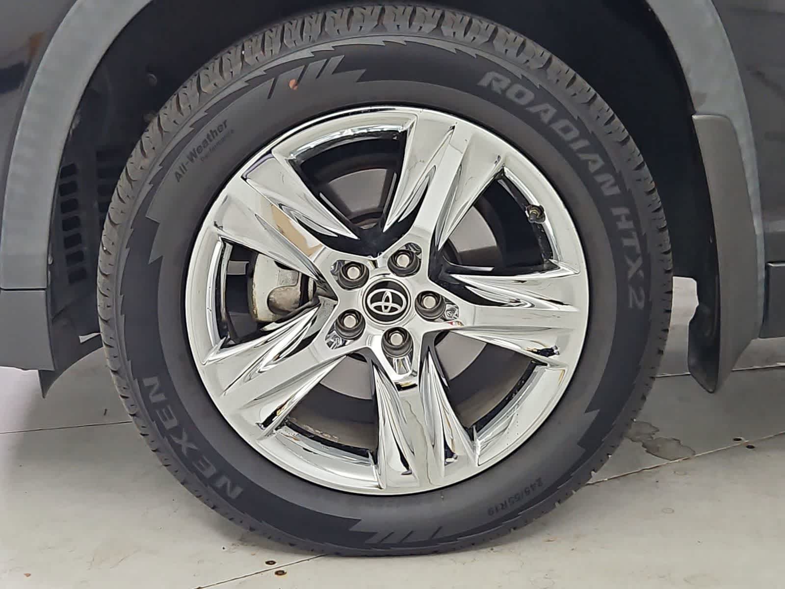 Thumbnail: 2019 Toyota Highlander - 13