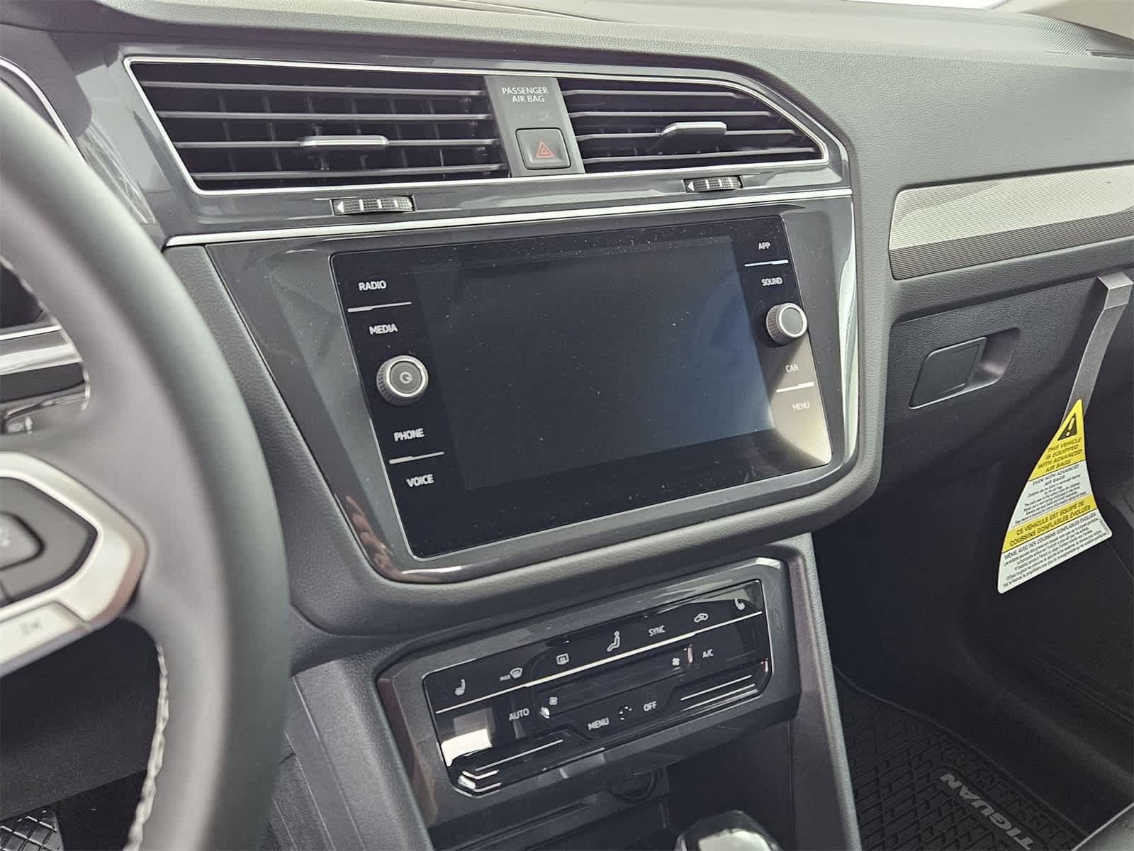 Thumbnail: 2024 Volkswagen Tiguan - 25