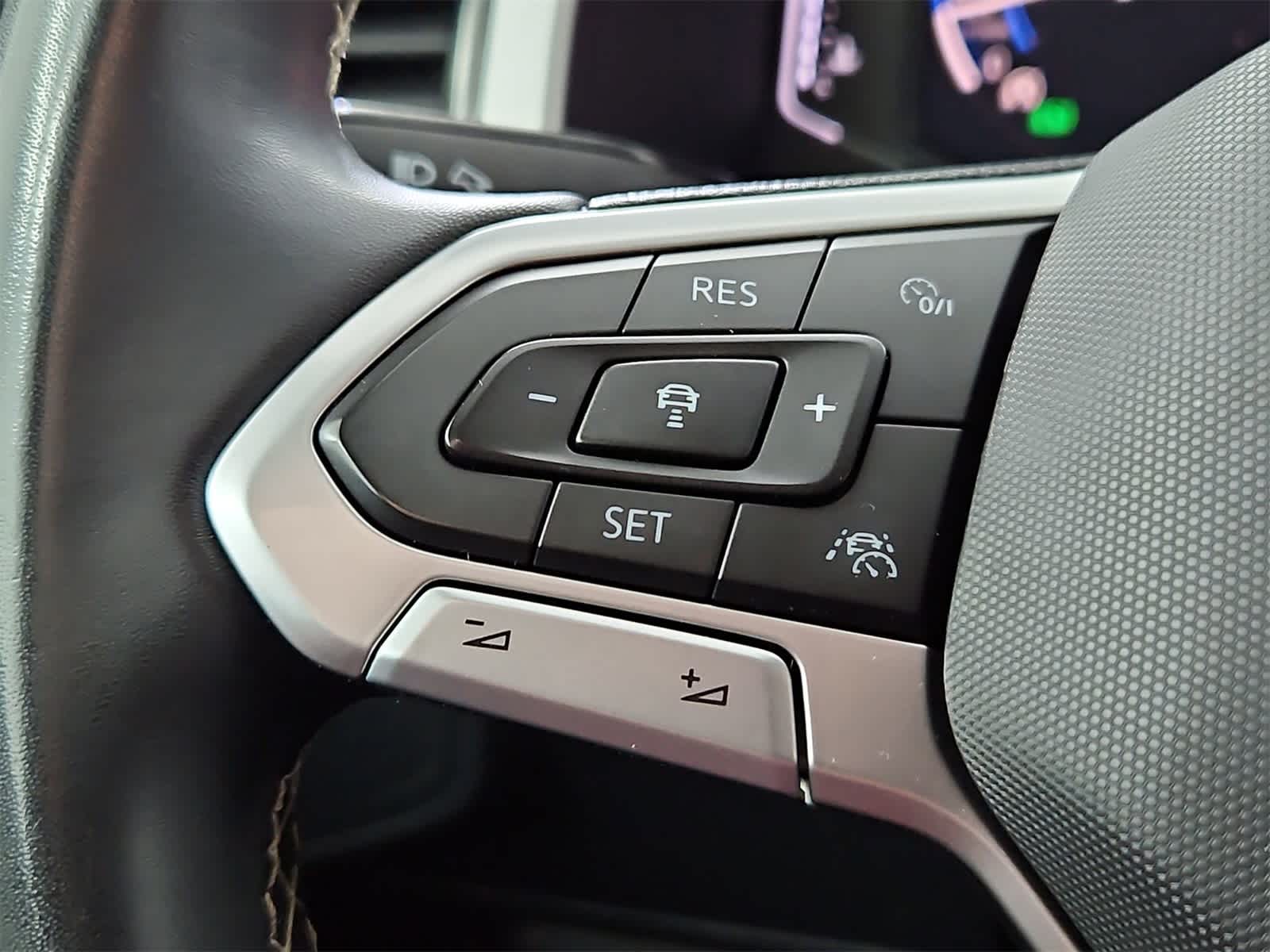 Thumbnail: 2021 Volkswagen Atlas - 25