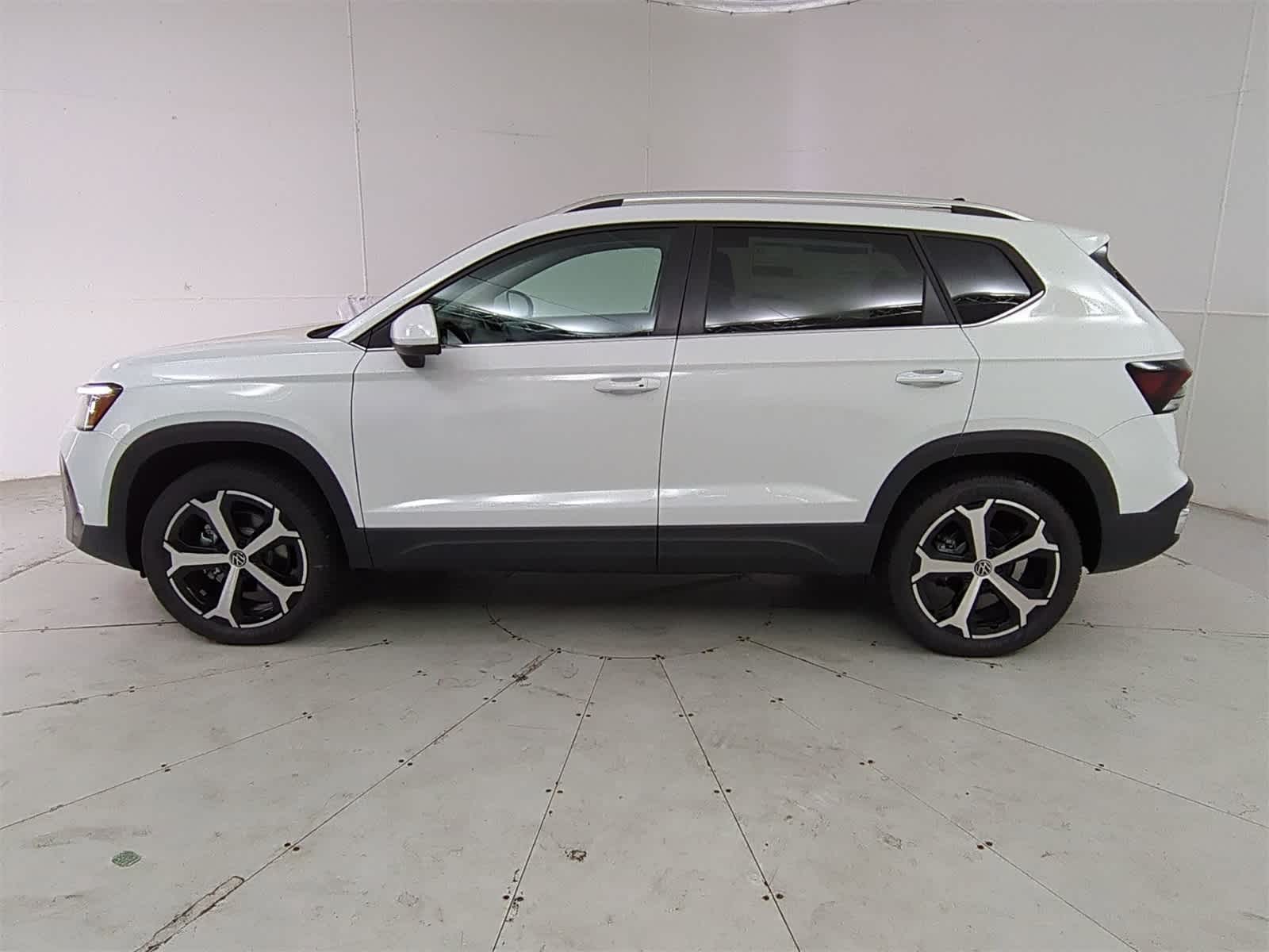 Thumbnail: 2025 Volkswagen Taos - 3