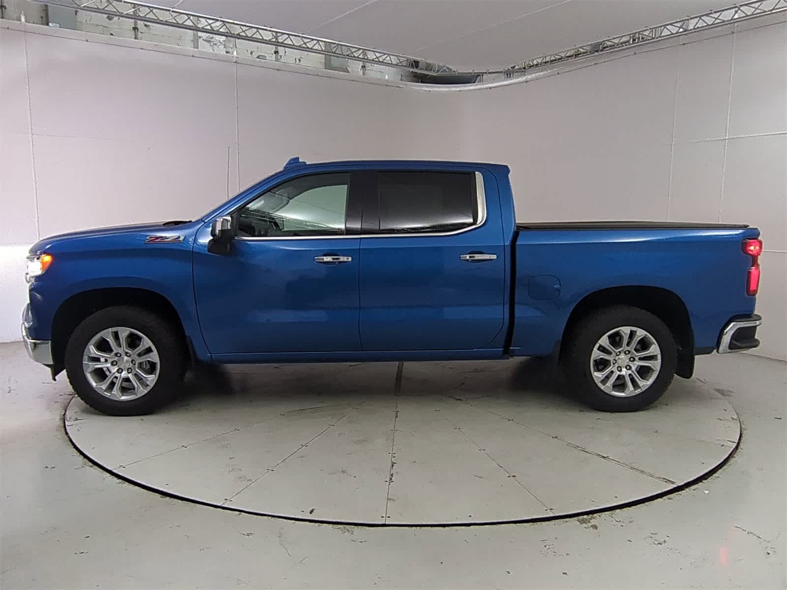 Thumbnail: 2022 Chevrolet Silverado 1500 - 3